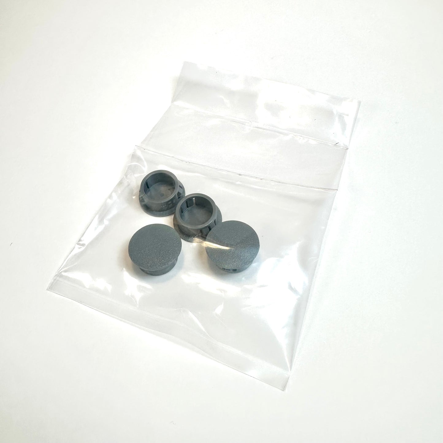 Plugs for DaHANGER shelf